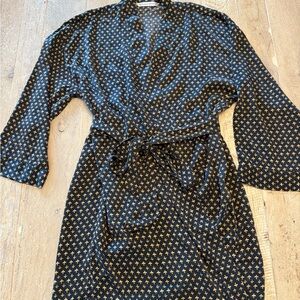 Victoria's Secret Black and Gold Fleur de lis Silk Robe M/L
